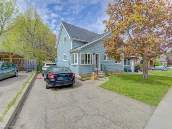 8 Marshall Street, Waterloo, Ontario, N2J 2T2