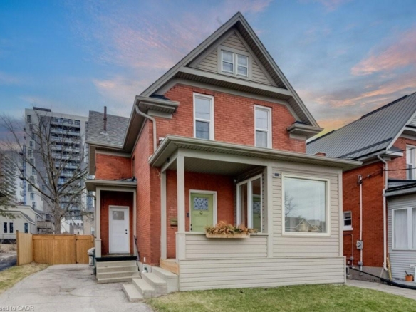 8 Spring Street E, Waterloo, Ontario, N2J 2L8